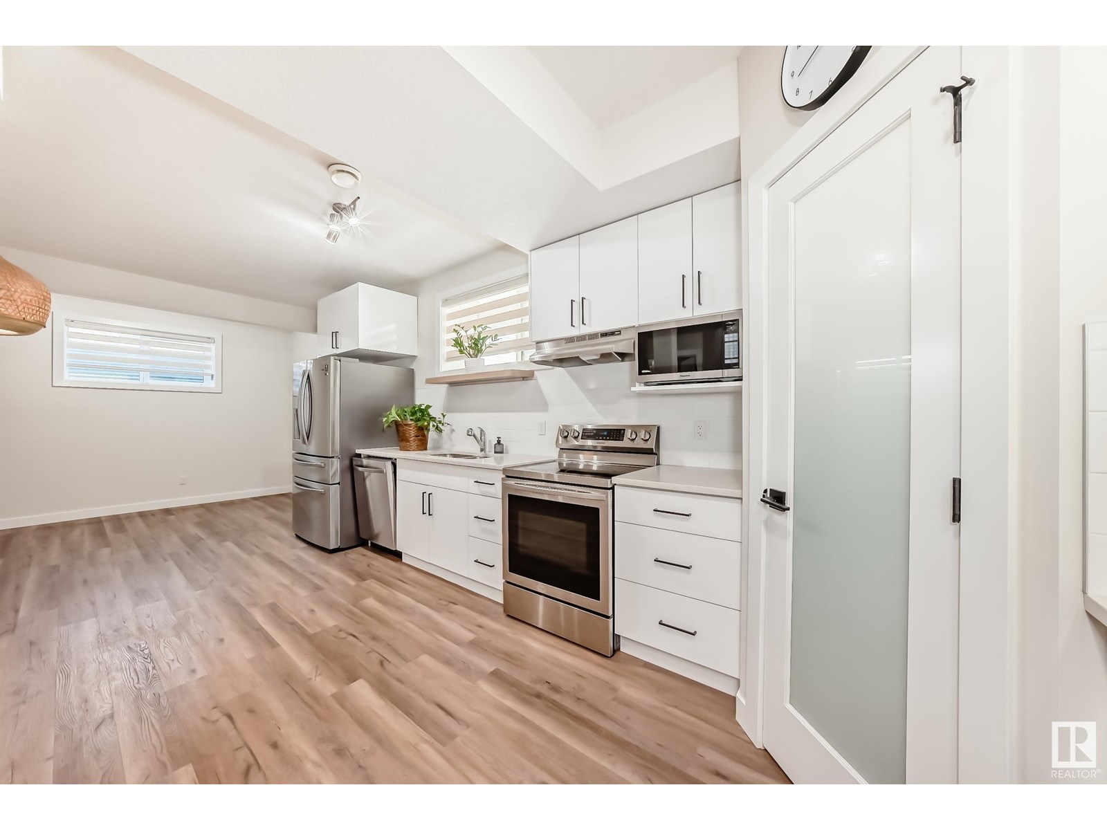 Photo 9 of 17920 59 St Nw, Edmonton AB