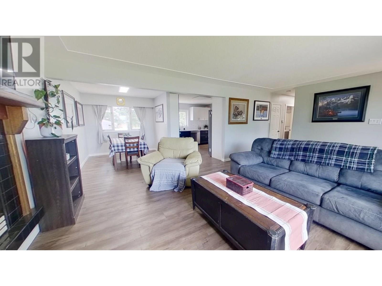 Photo 9 of 9507 112 Avenue, Fort St John BC
