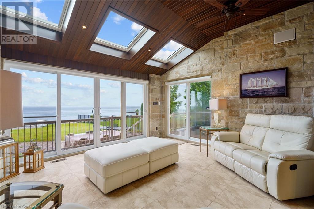Photo 35 of 56 Aquamarine Drive, Hamilton ON
