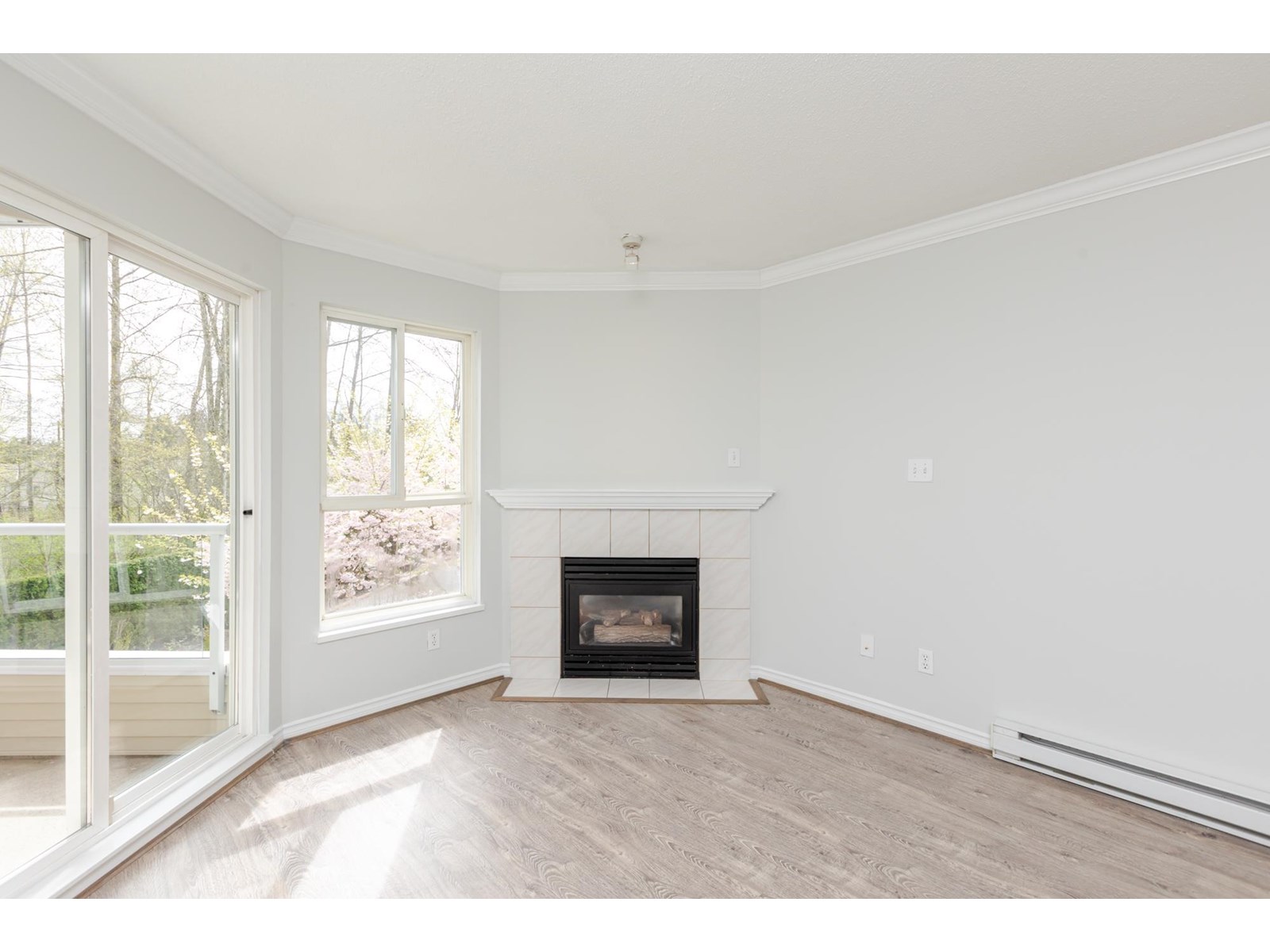 Photo 9 of 208 16137 83 Avenue, Surrey BC