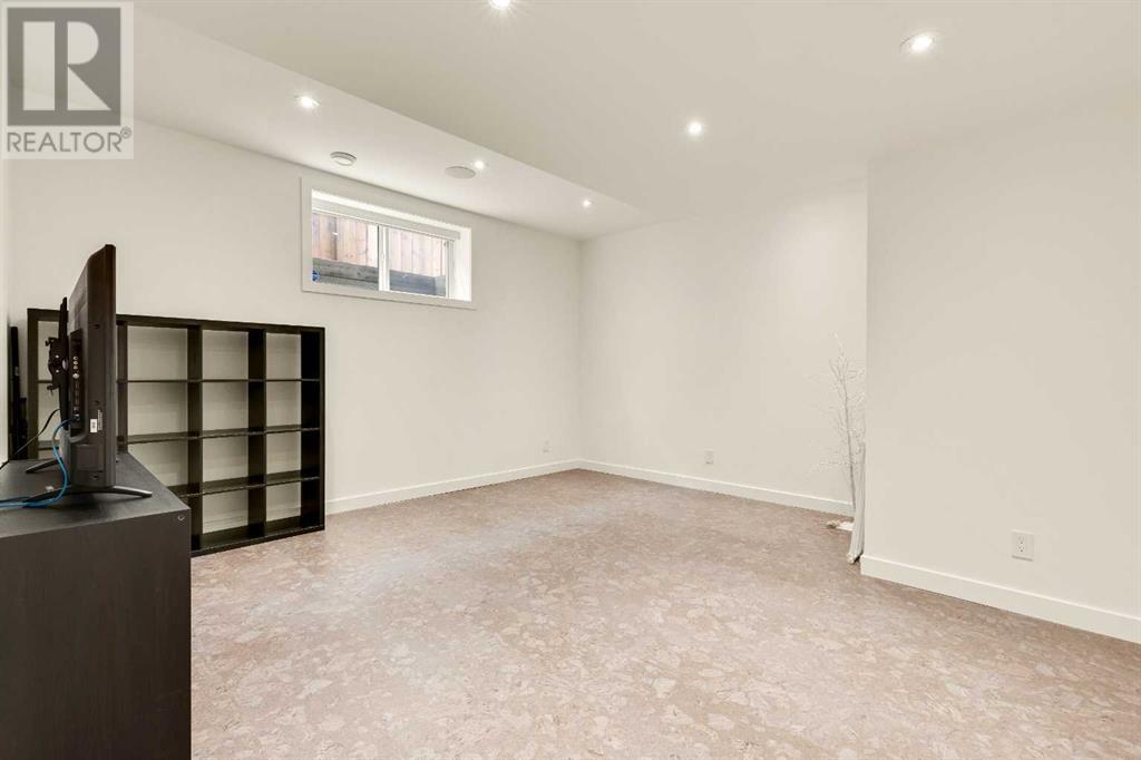 Single Family House for Sale in   Avenue SW North Glenmore Park Calgary 
