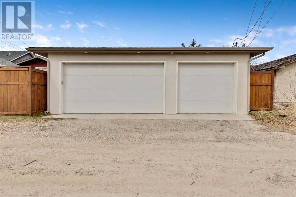 Single Family House for Sale in   Avenue SW North Glenmore Park Calgary 