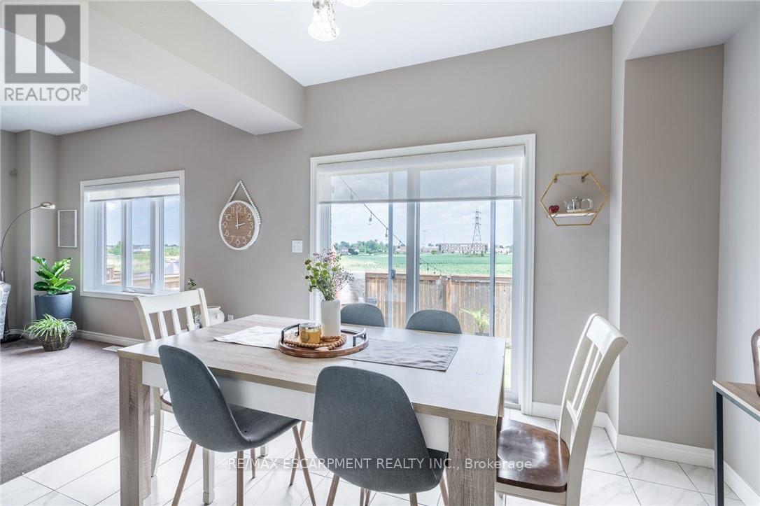 Photo 12 of 43 120 Vineberg Drive, Hamilton ON