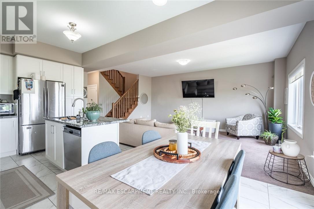 Photo 13 of 43 120 Vineberg Drive, Hamilton ON