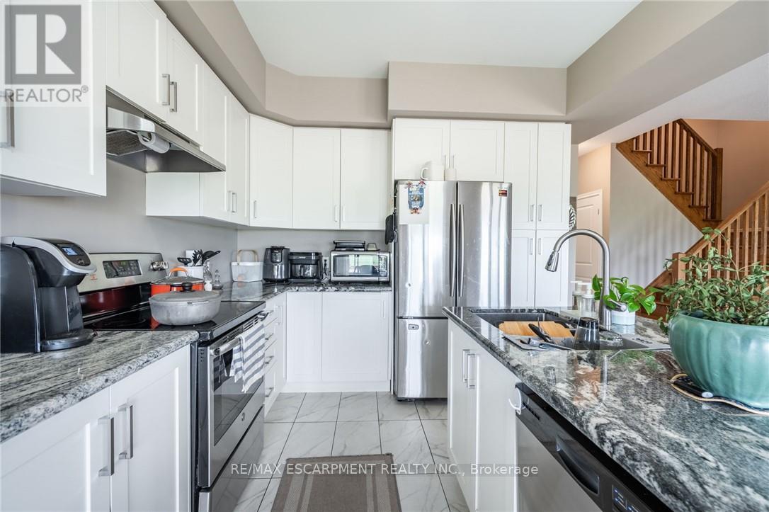 Photo 15 of 43 120 Vineberg Drive, Hamilton ON