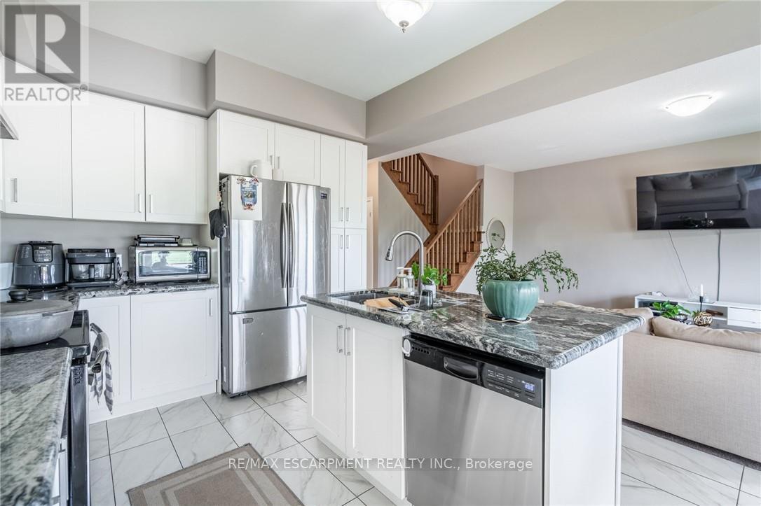 Photo 16 of 43 120 Vineberg Drive, Hamilton ON