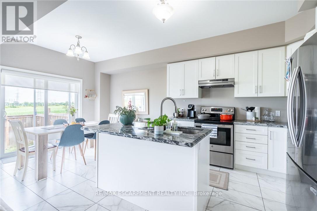 Photo 18 of 43 120 Vineberg Drive, Hamilton ON