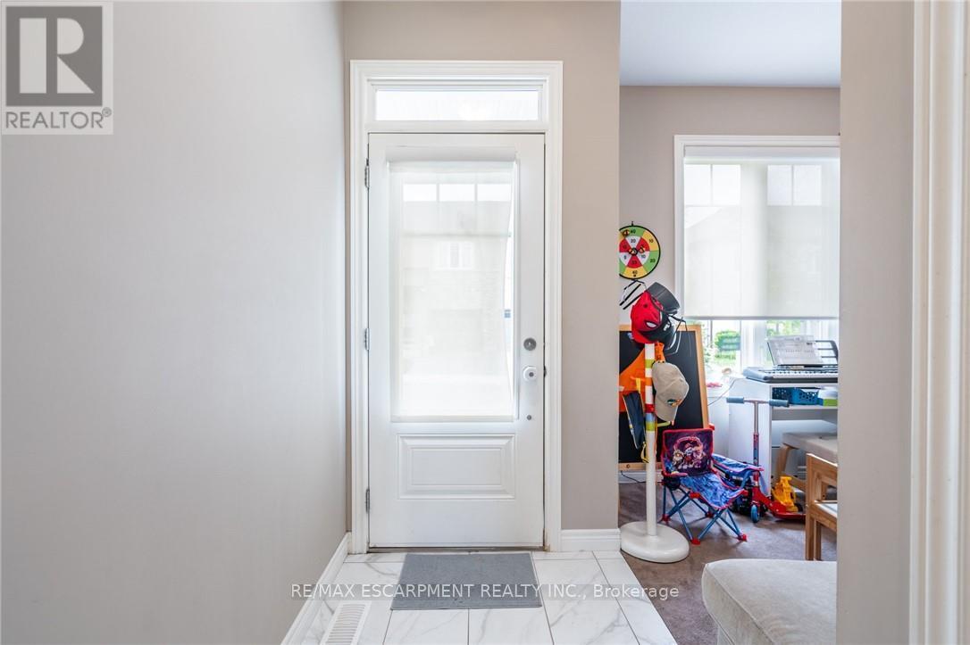 Photo 3 of 43 120 Vineberg Drive, Hamilton ON