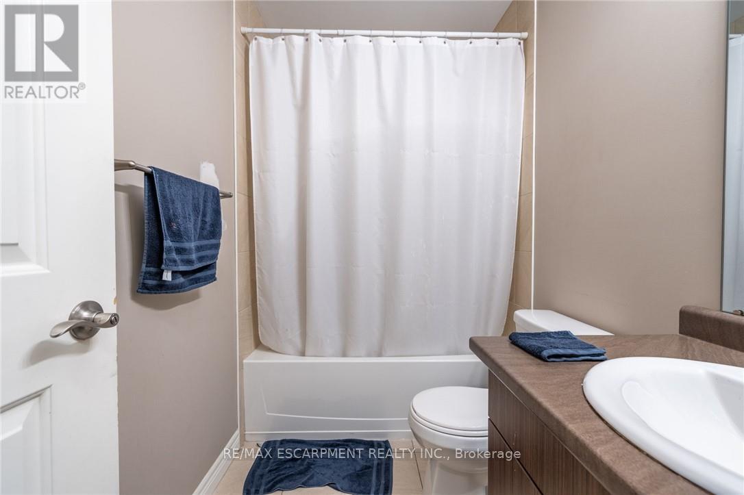 Photo 34 of 43 120 Vineberg Drive, Hamilton ON