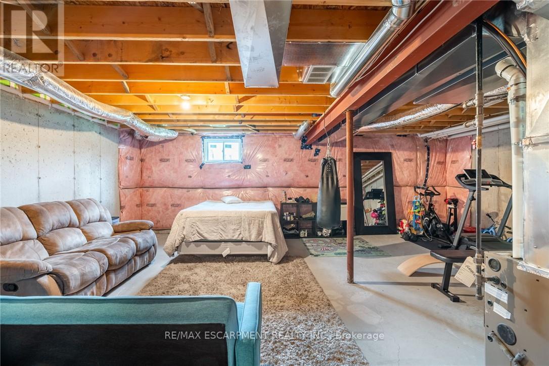 Photo 35 of 43 120 Vineberg Drive, Hamilton ON
