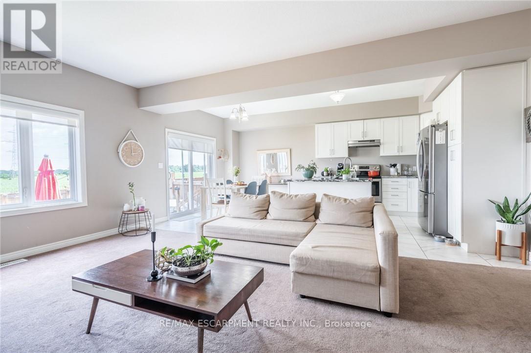 Photo 9 of 43 120 Vineberg Drive, Hamilton ON
