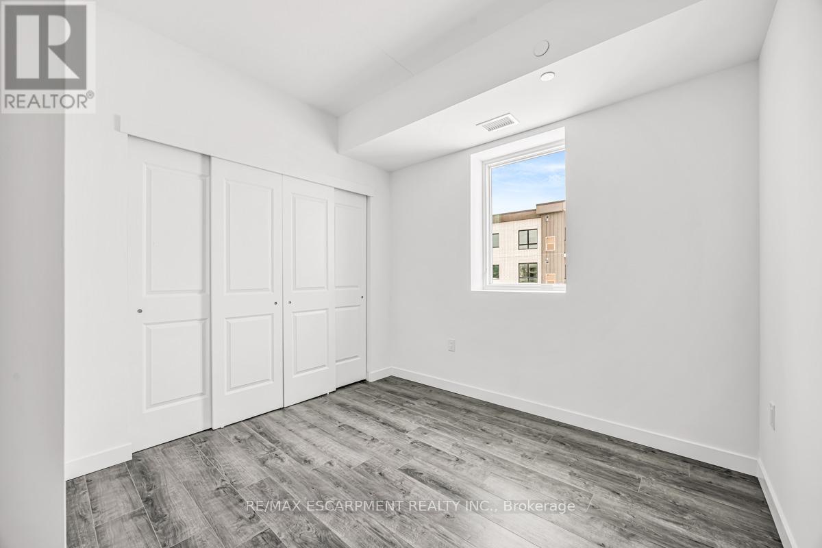Photo 11 of 301 7549 A Kalar Road, Niagara Falls ON