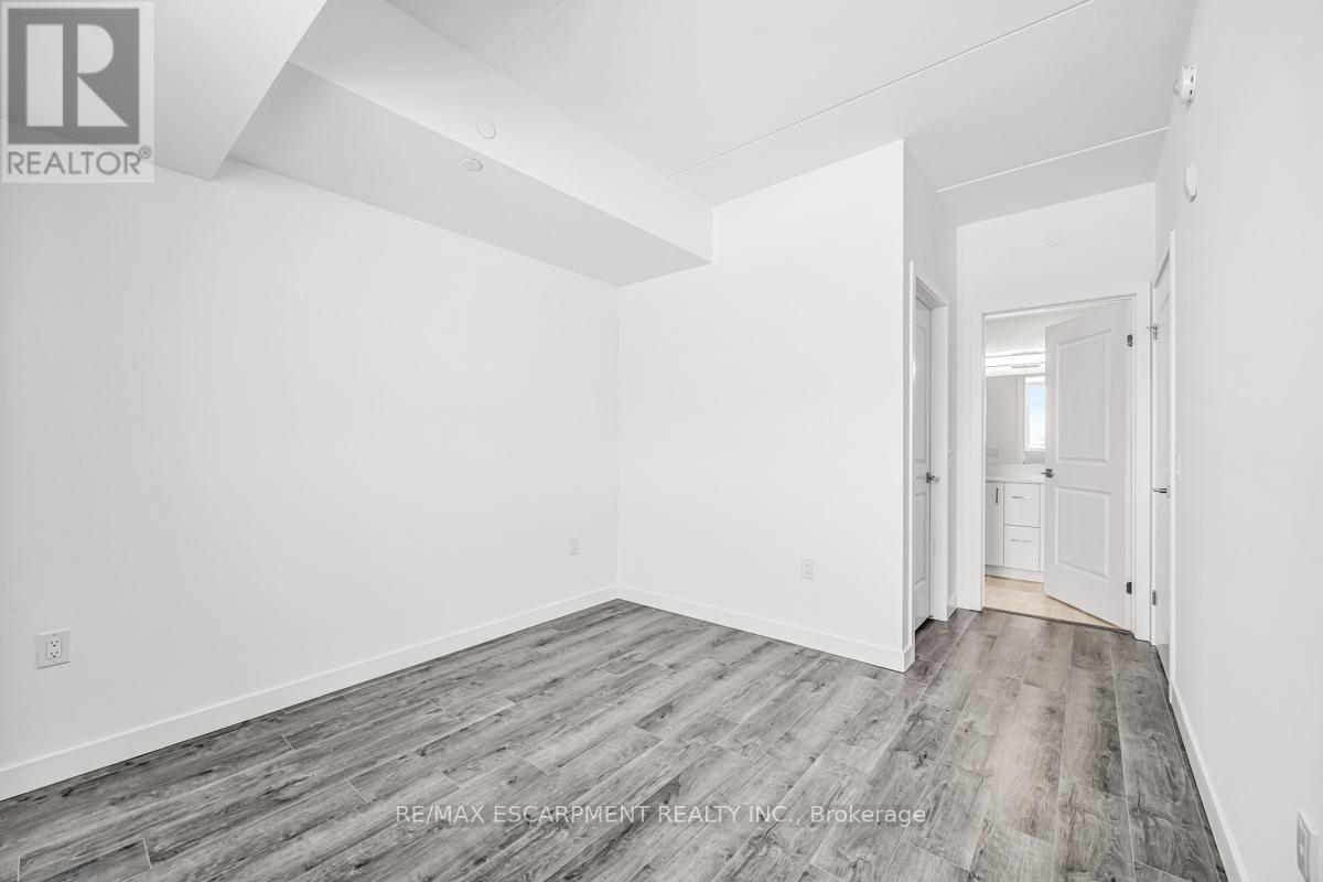 Photo 16 of 301 7549 A Kalar Road, Niagara Falls ON