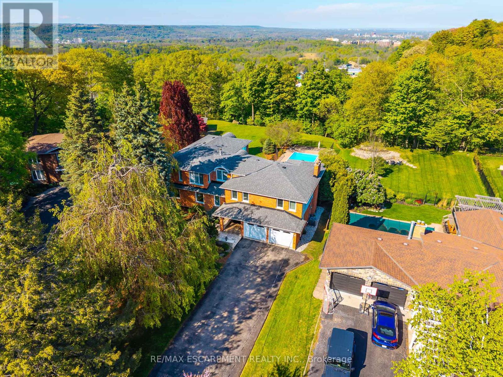 Photo 1 of 887 Montgomery Drive, Hamilton ON