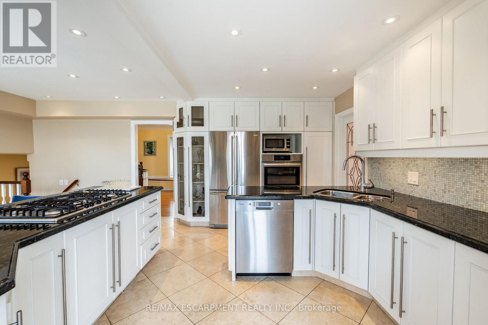 Photo 16 of 887 Montgomery Drive, Hamilton ON