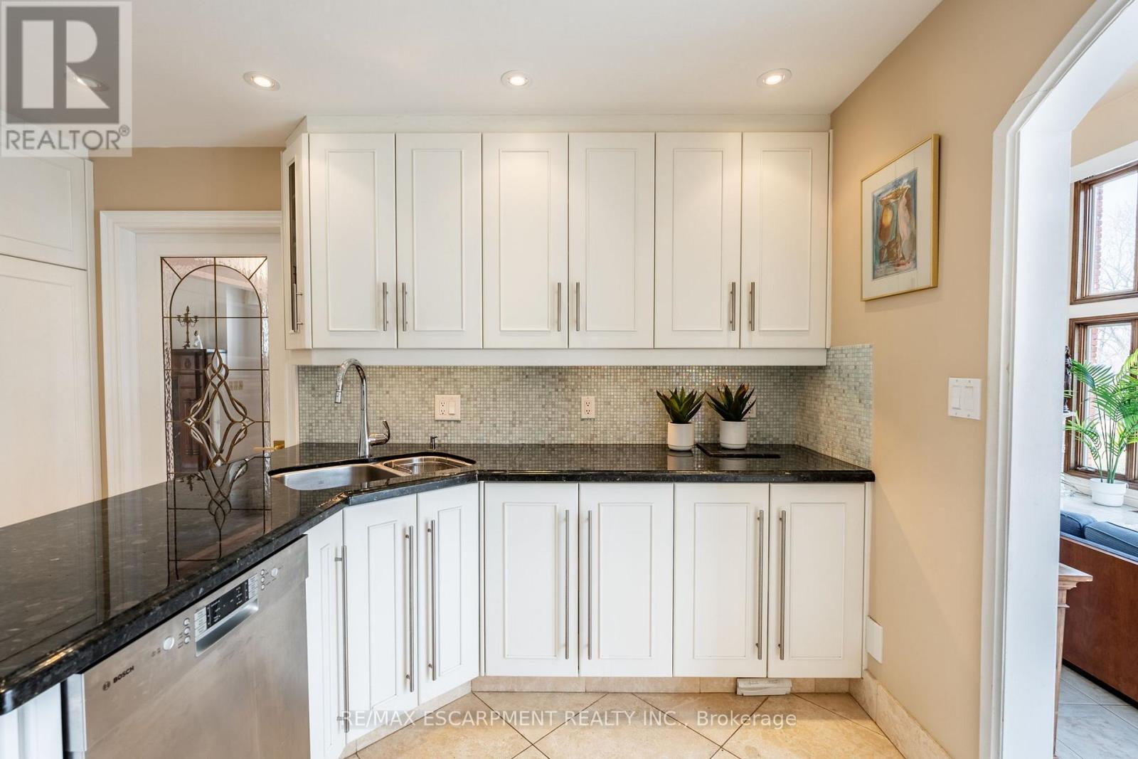 Photo 17 of 887 Montgomery Drive, Hamilton ON
