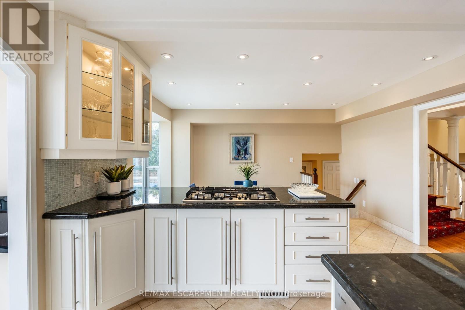 Photo 18 of 887 Montgomery Drive, Hamilton ON