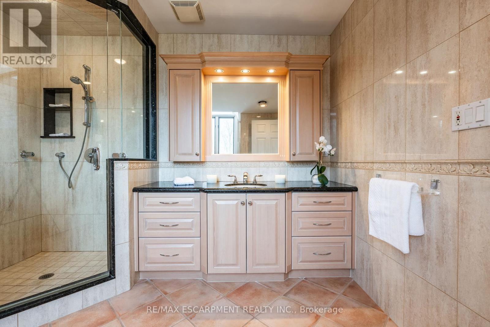Photo 30 of 887 Montgomery Drive, Hamilton ON