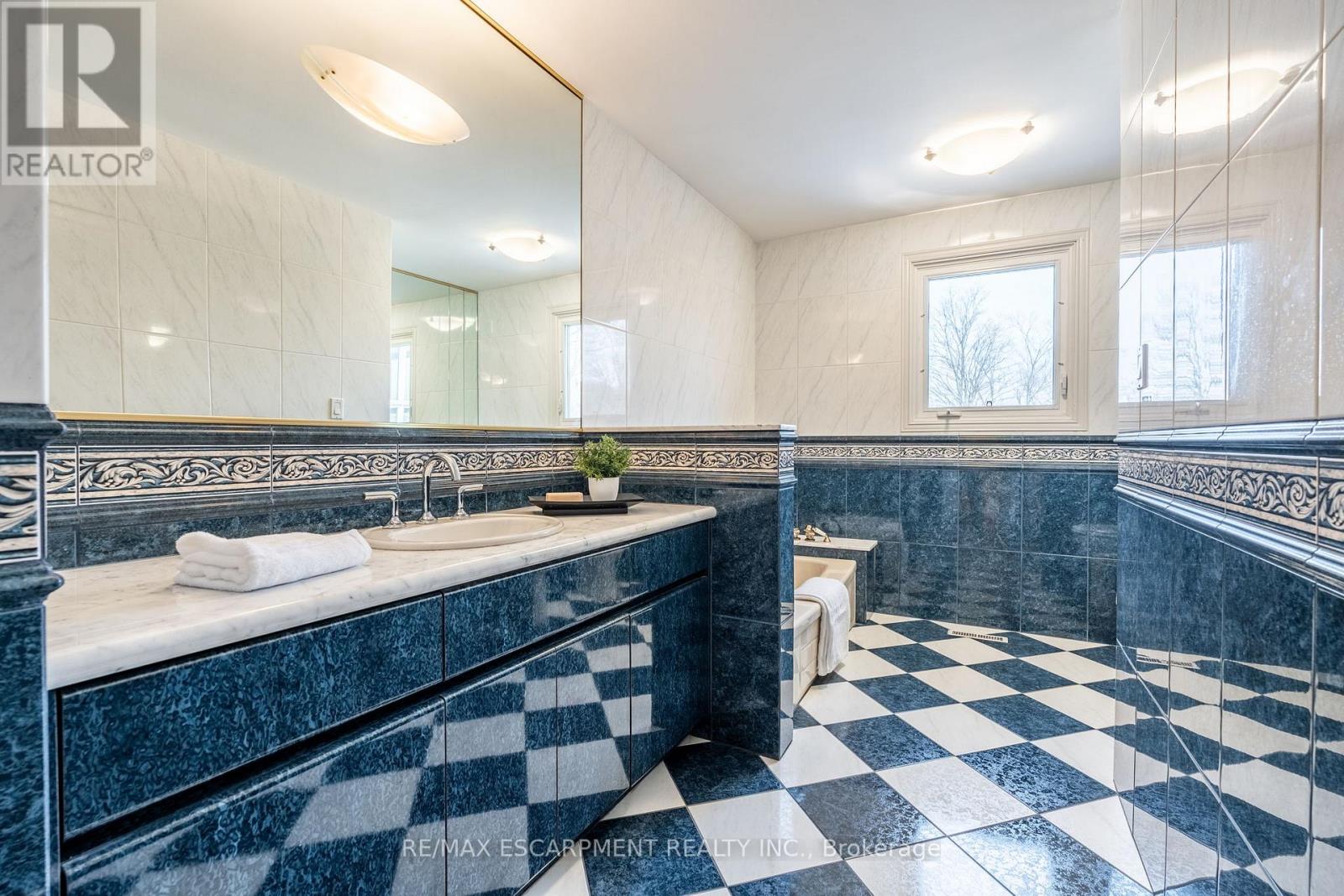 Photo 35 of 887 Montgomery Drive, Hamilton ON