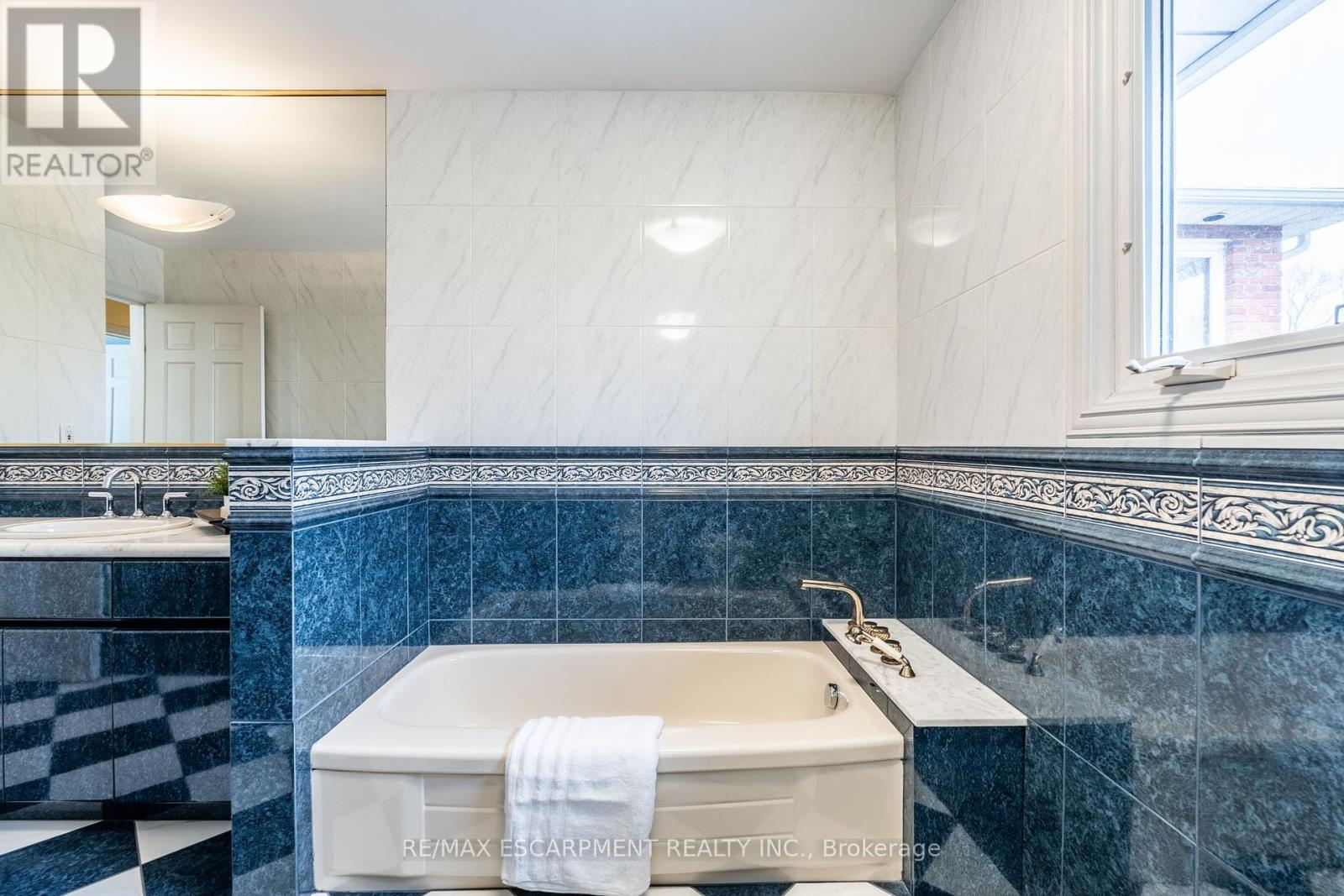 Photo 36 of 887 Montgomery Drive, Hamilton ON