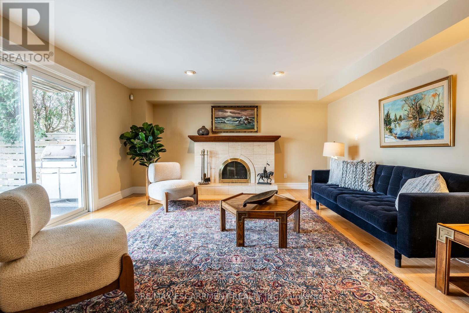 Photo 8 of 887 Montgomery Drive, Hamilton ON
