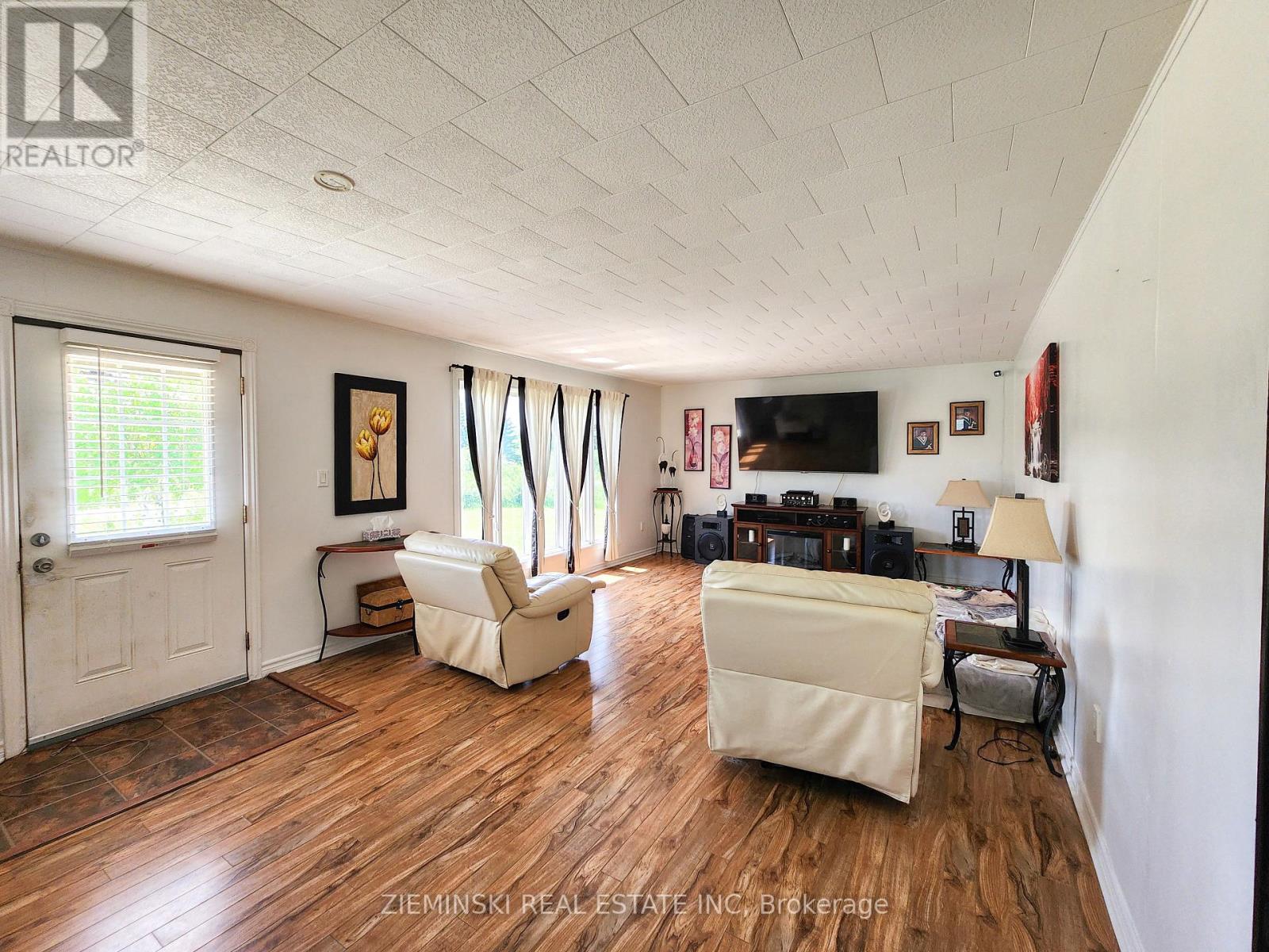 Photo 4 of 545 Silver Queen Lake Road, Cochrane ON