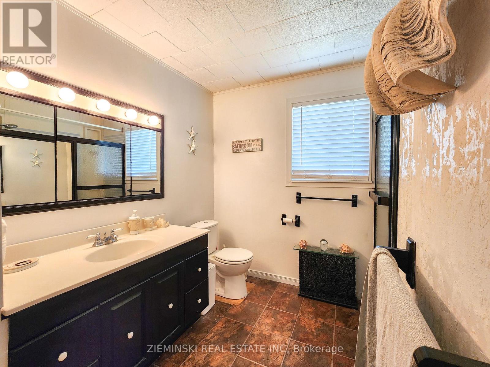 Photo 12 of 545 Silver Queen Lake Road, Cochrane ON