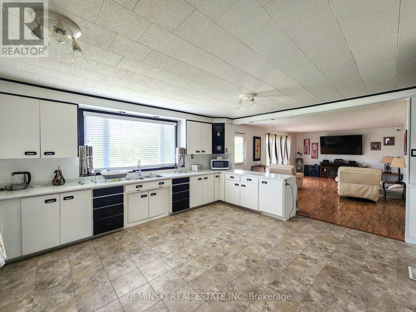Photo 27 of 545 Silver Queen Lake Road, Cochrane ON