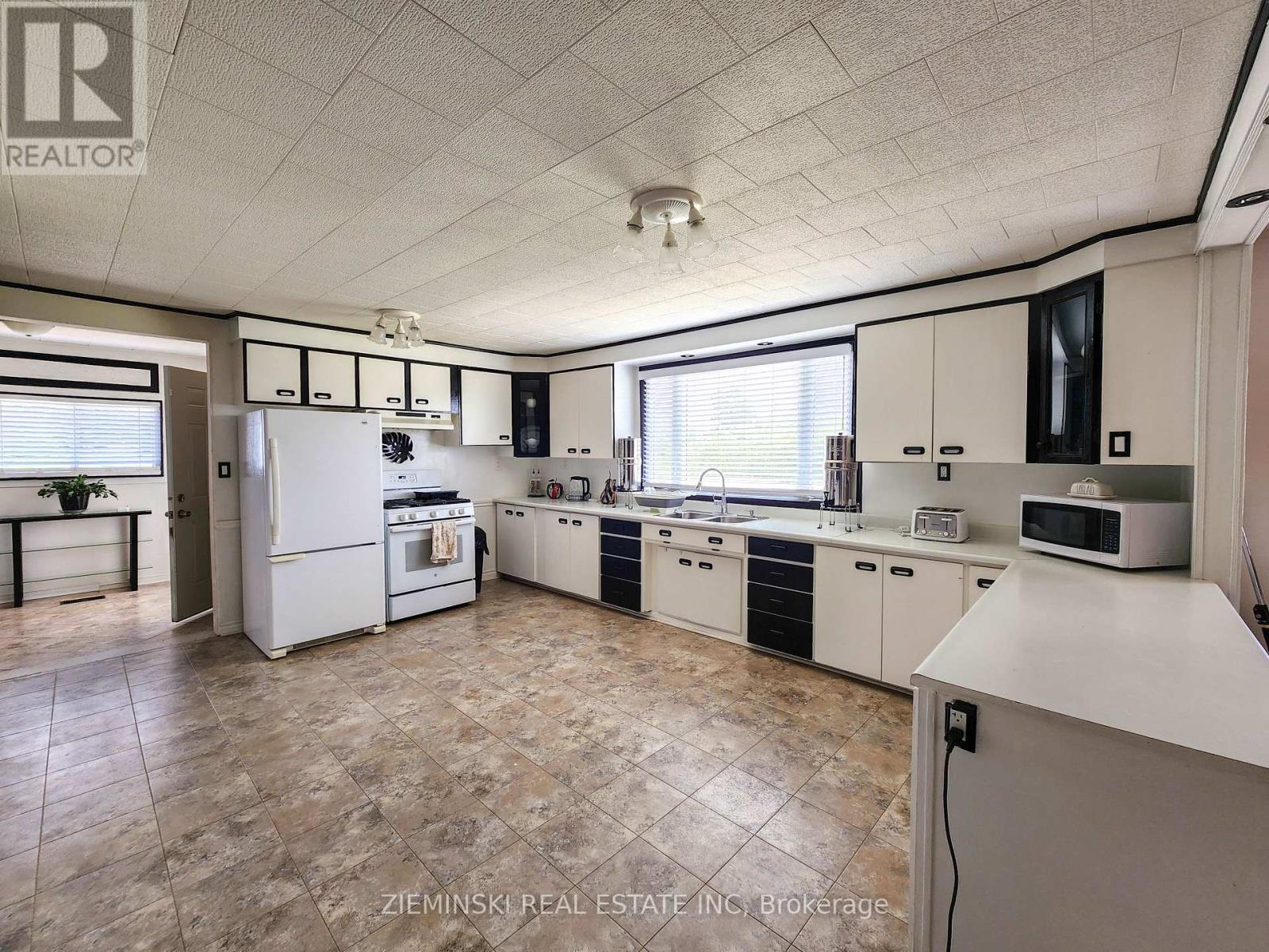 Photo 1 of 545 Silver Queen Lake Road, Cochrane ON