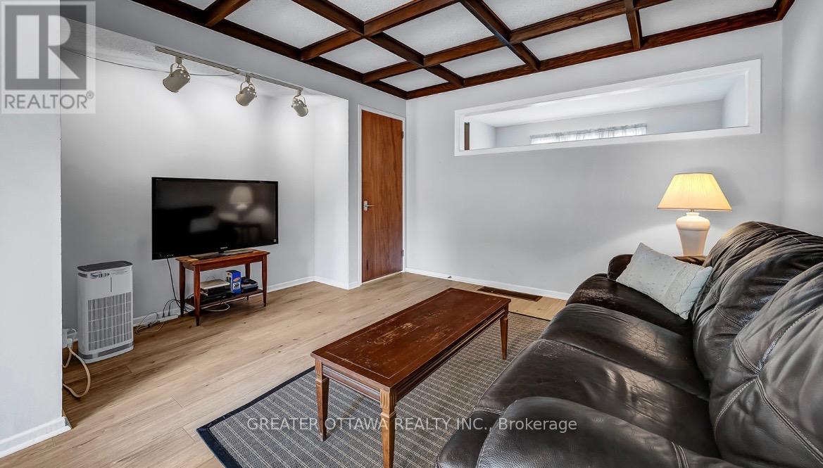 Photo 10 of 15 Rutherford Crescent S, Ottawa ON
