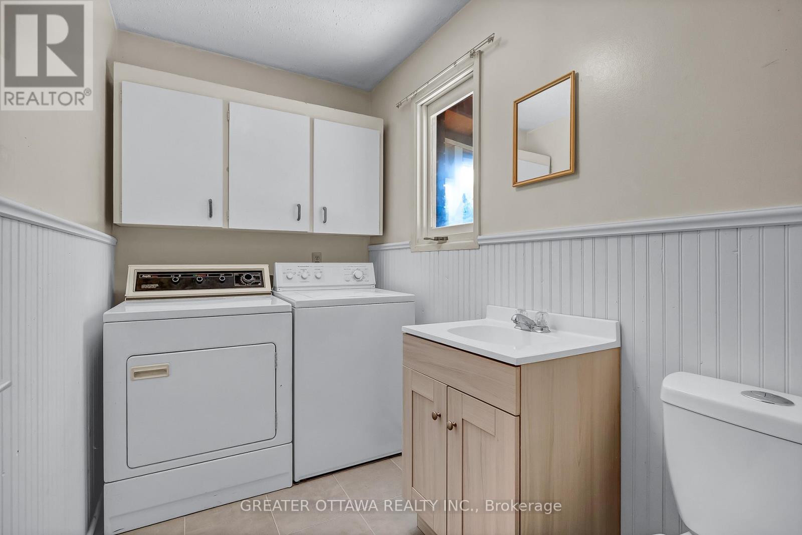 Photo 13 of 15 Rutherford Crescent S, Ottawa ON