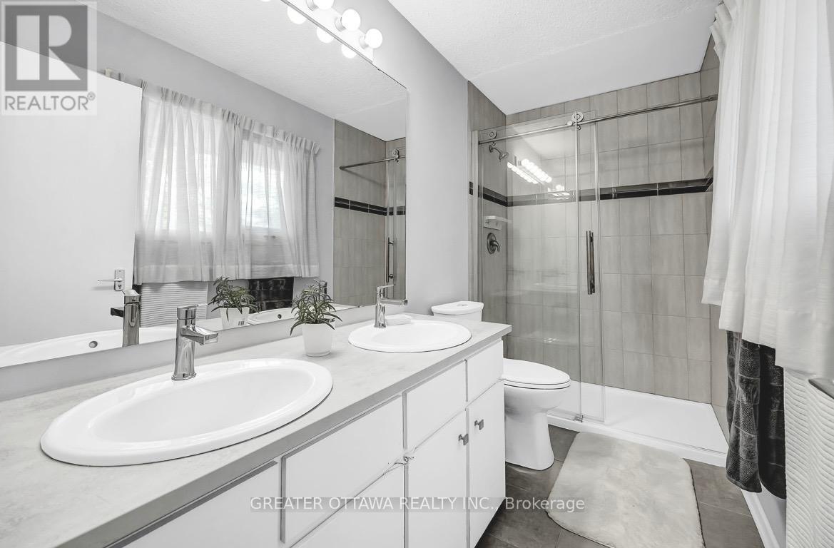 Photo 15 of 15 Rutherford Crescent S, Ottawa ON