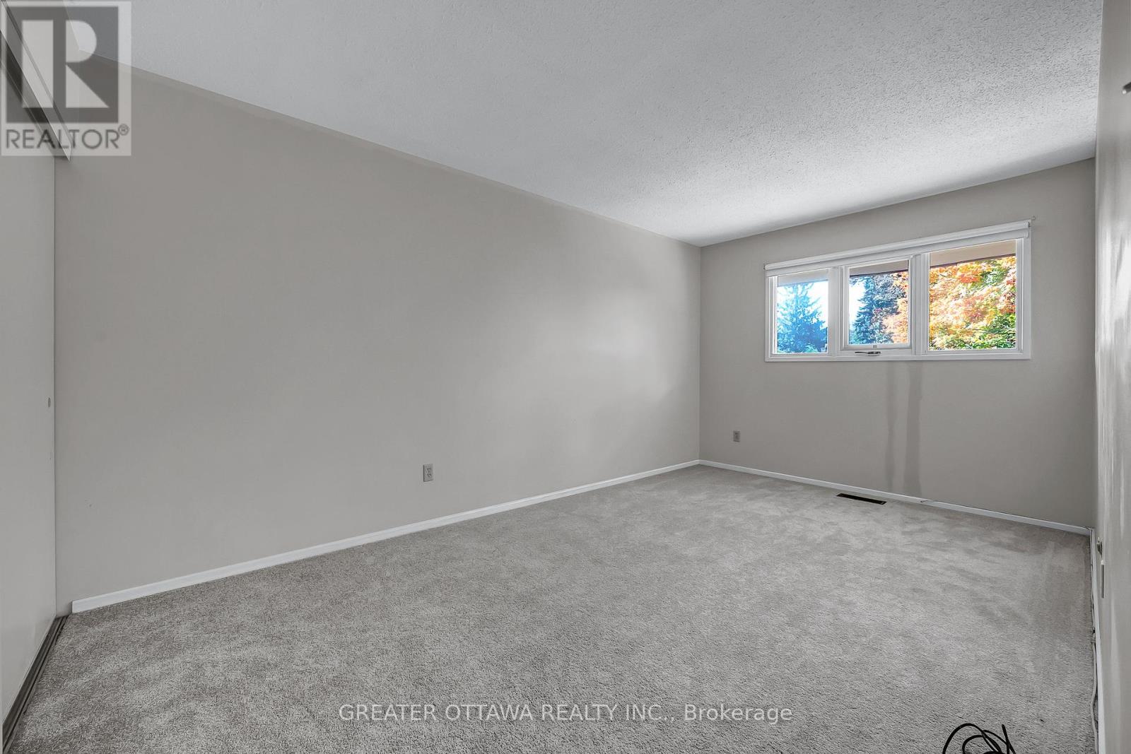Photo 16 of 15 Rutherford Crescent S, Ottawa ON