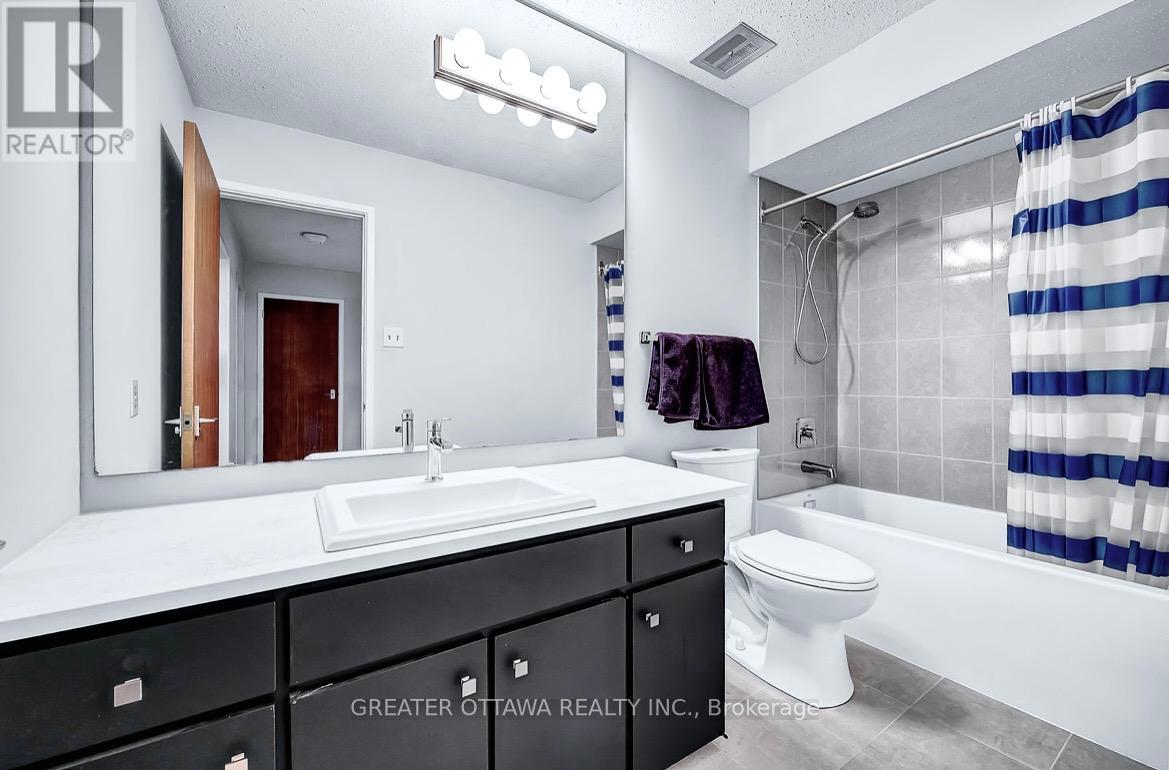 Photo 19 of 15 Rutherford Crescent S, Ottawa ON
