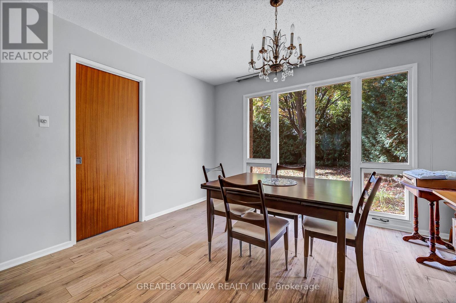 Photo 6 of 15 Rutherford Crescent S, Ottawa ON