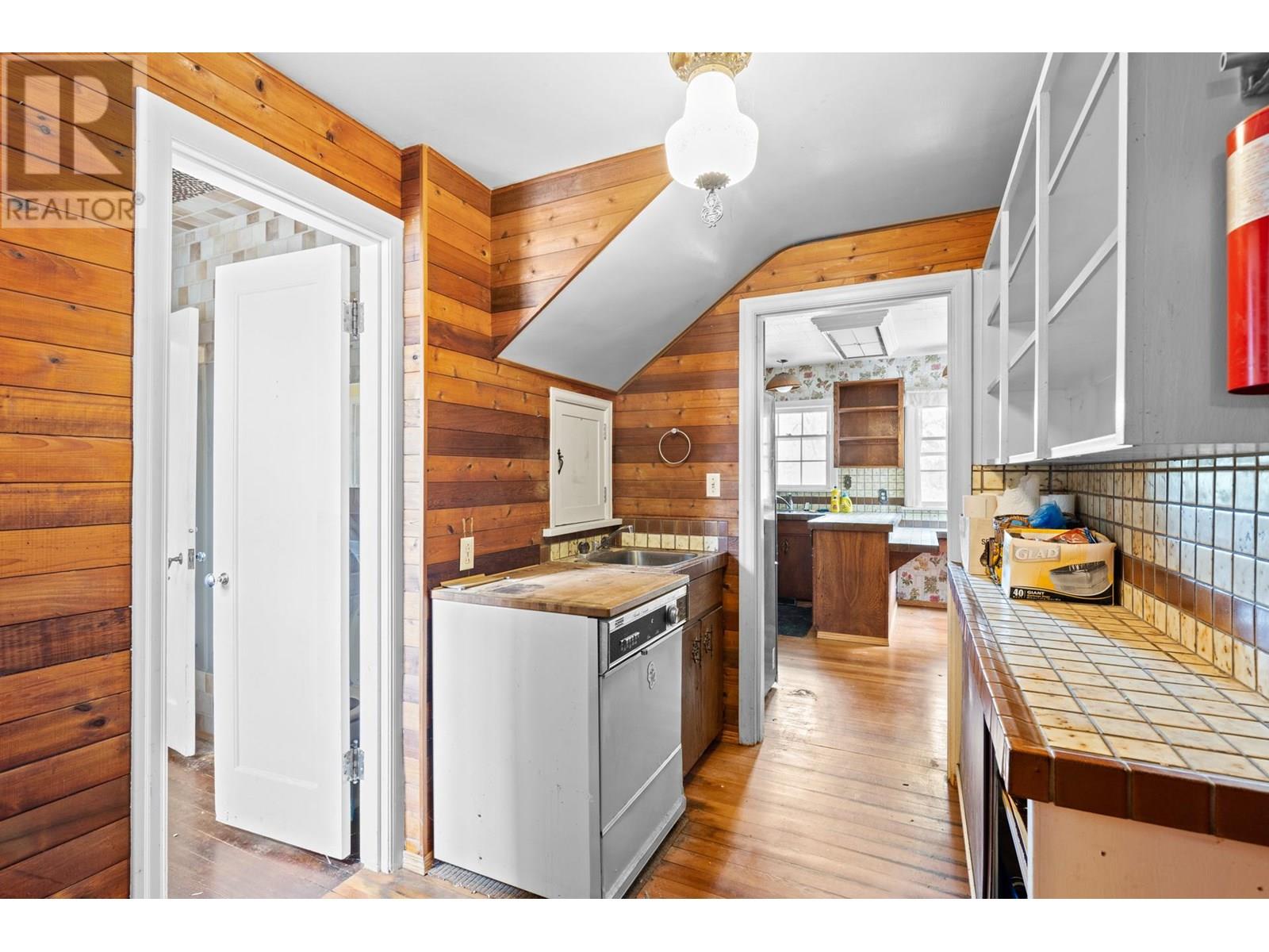  1880 Riverside Avenue, Kelowna