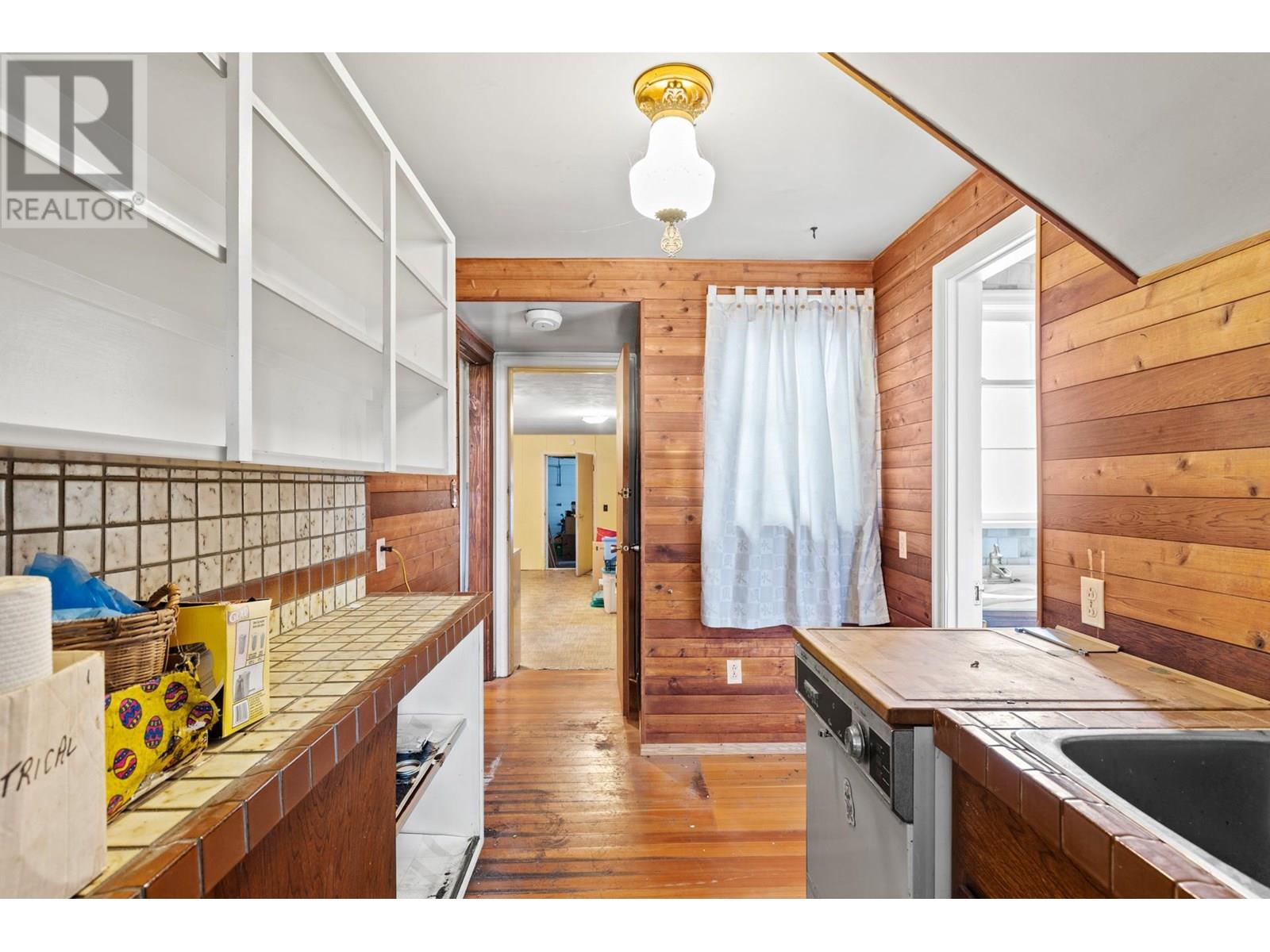  1880 Riverside Avenue, Kelowna