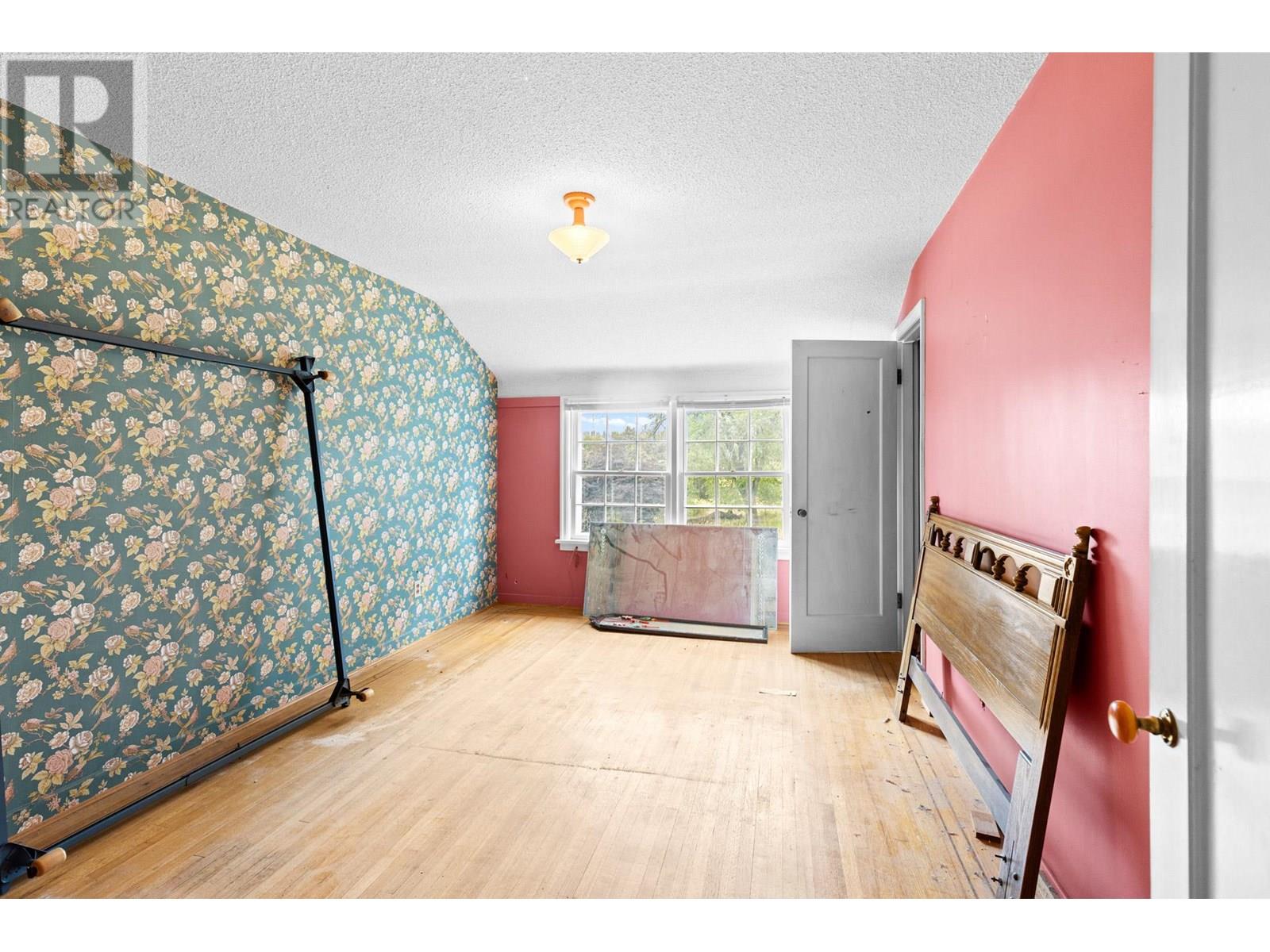 1880 Riverside Avenue, Kelowna