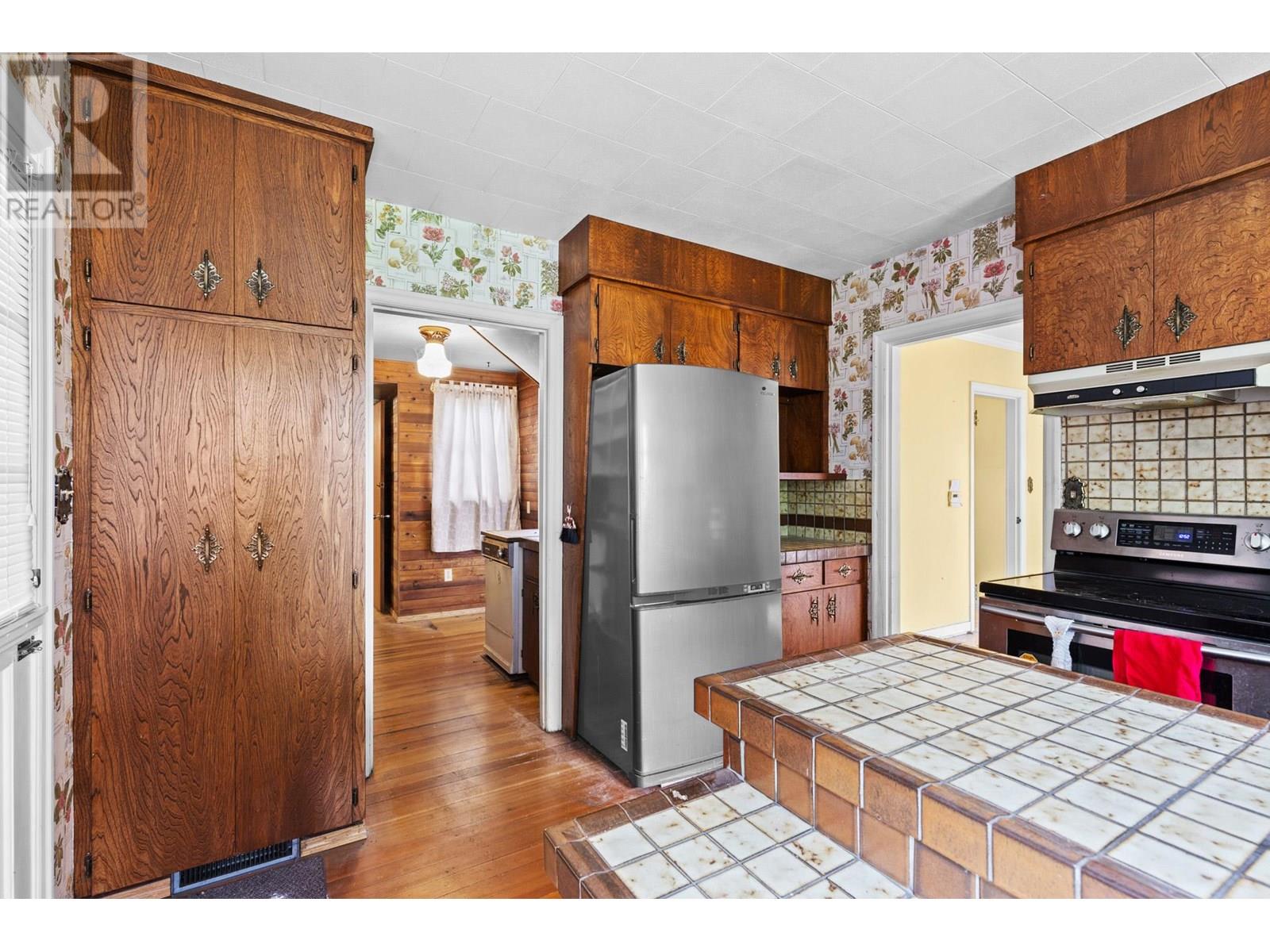  1880 Riverside Avenue, Kelowna