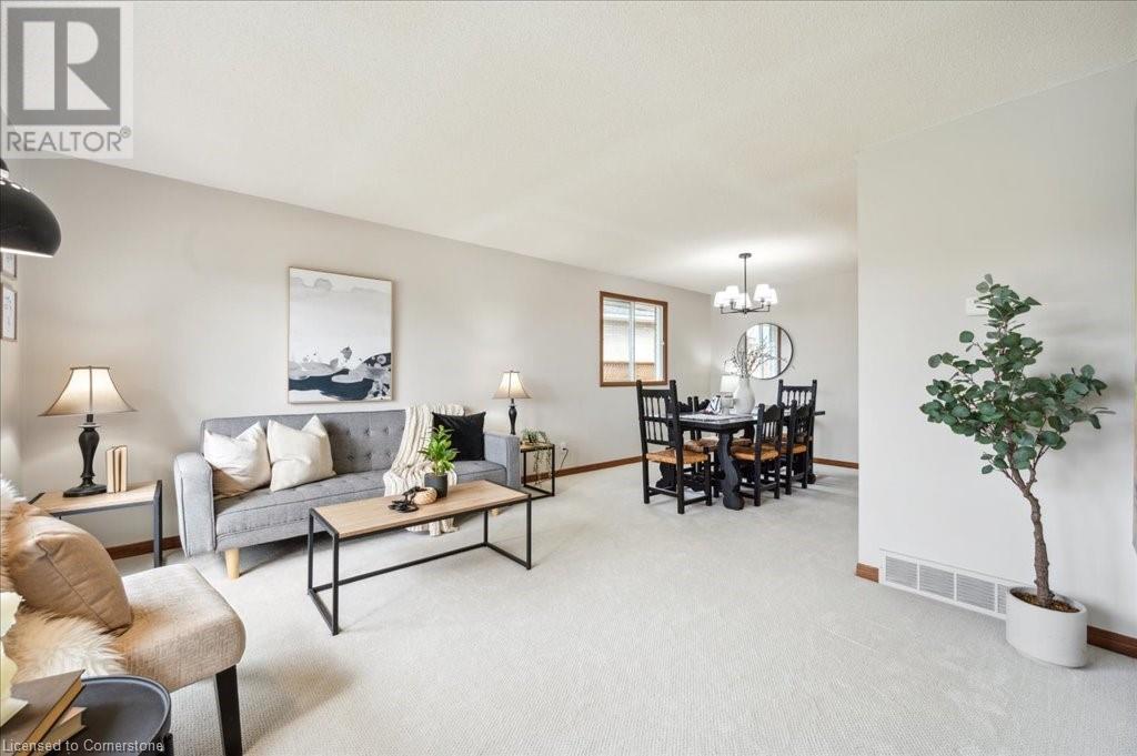 Photo 3 of 6346 Charnwood Avenue, Niagara Falls ON