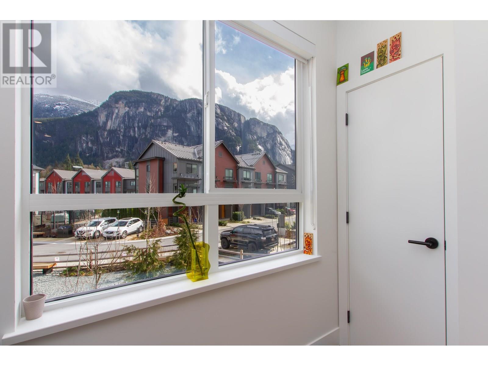 Photo 10 of 38070 Helm Way, Squamish BC