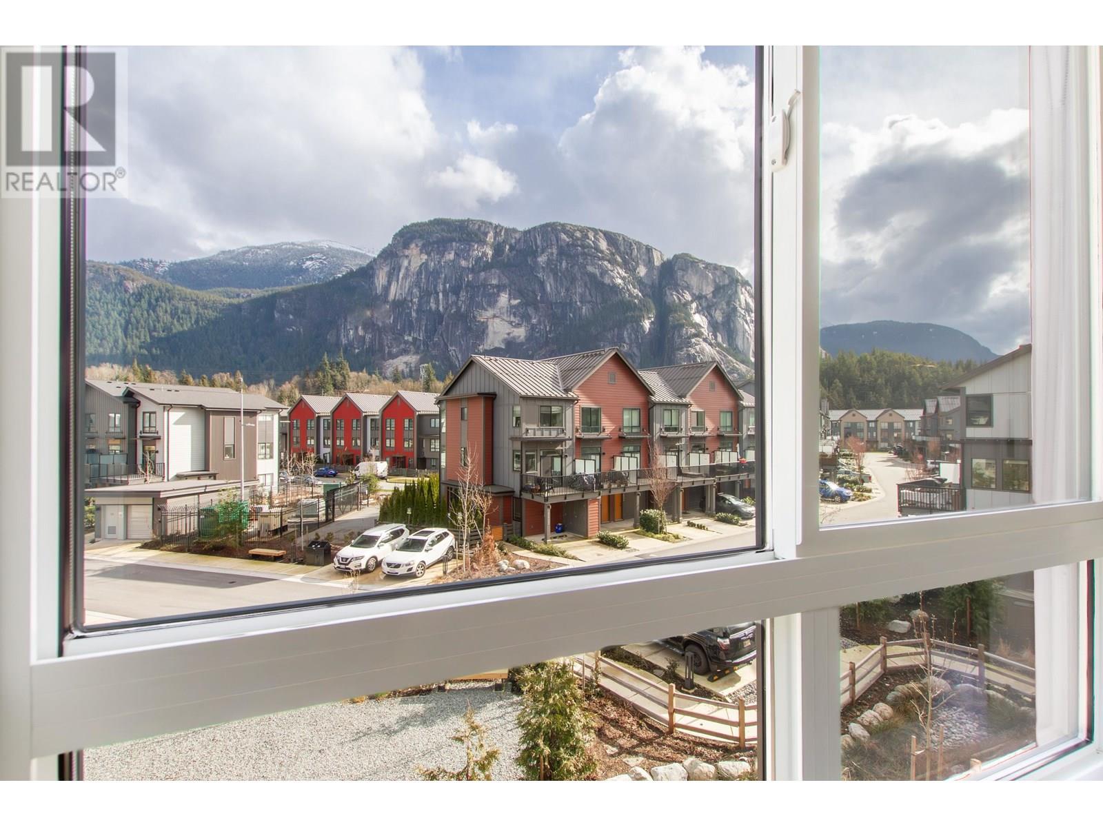 Photo 11 of 38070 Helm Way, Squamish BC