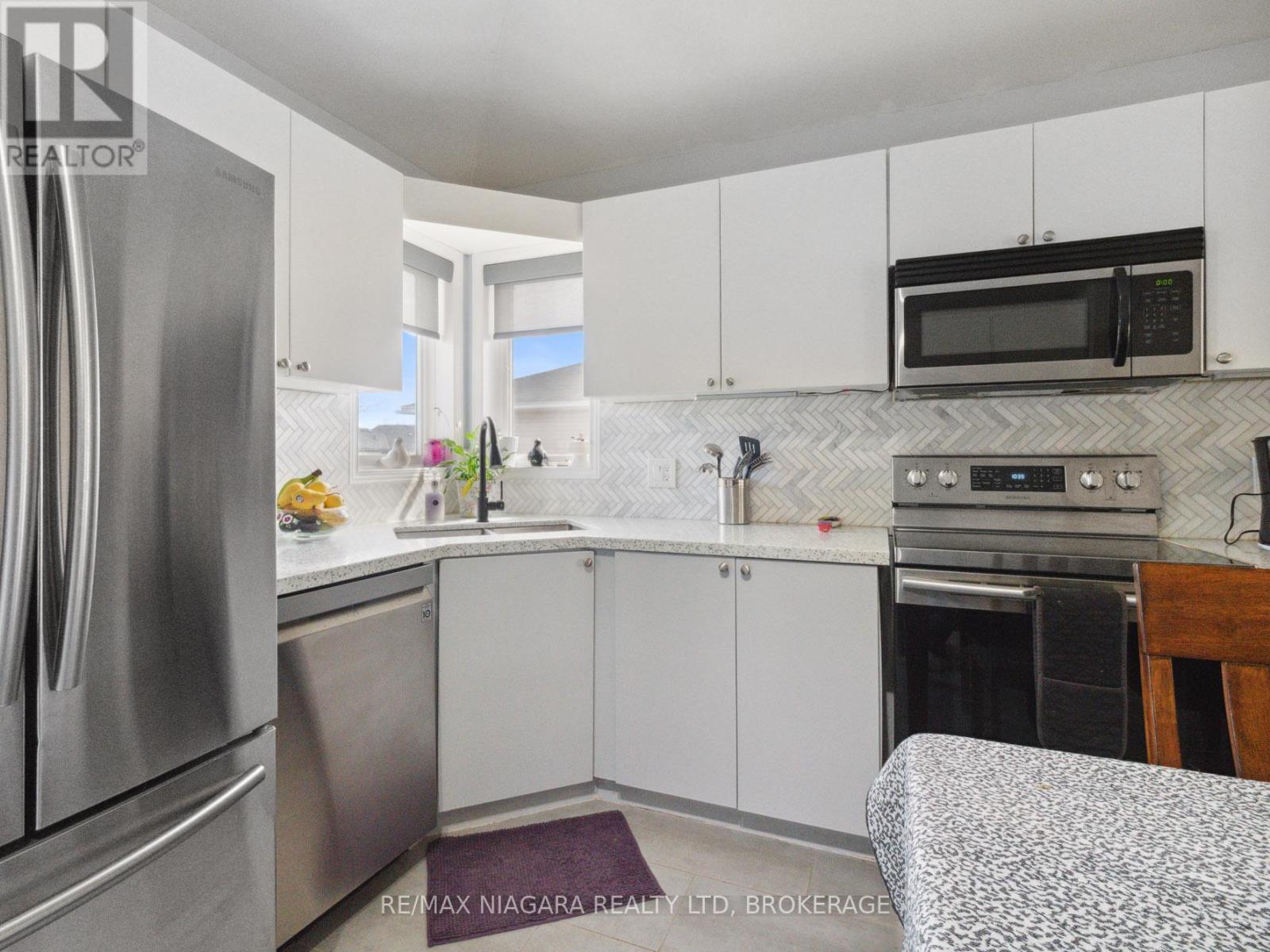 Photo 7 of 3564 Hill Street, Fort Erie ON