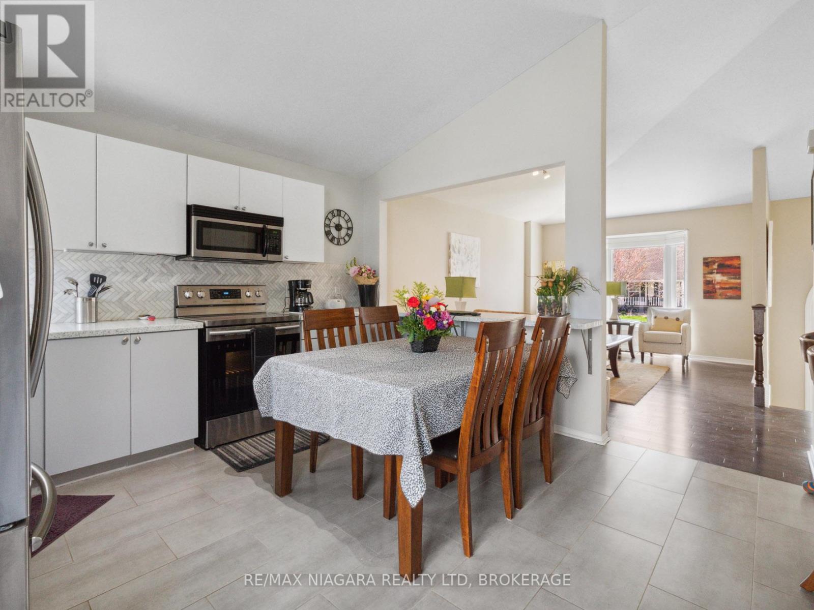 Photo 6 of 3564 Hill Street, Fort Erie ON