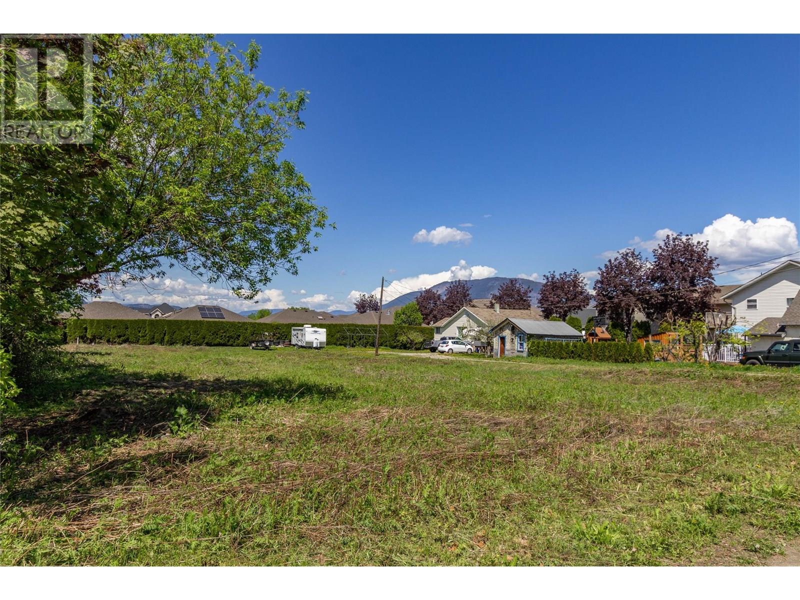 Photo 4 of 241 Beatty Avenue Nw, Salmon Arm BC