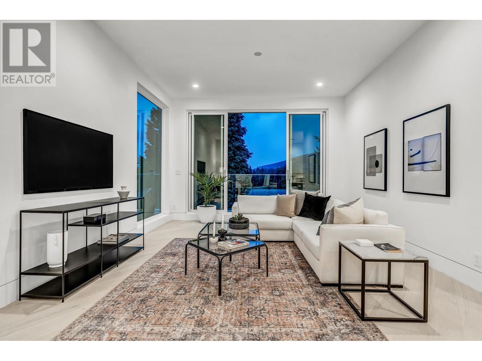 4500 CANTERBURY CRESCENT, North Vancouver