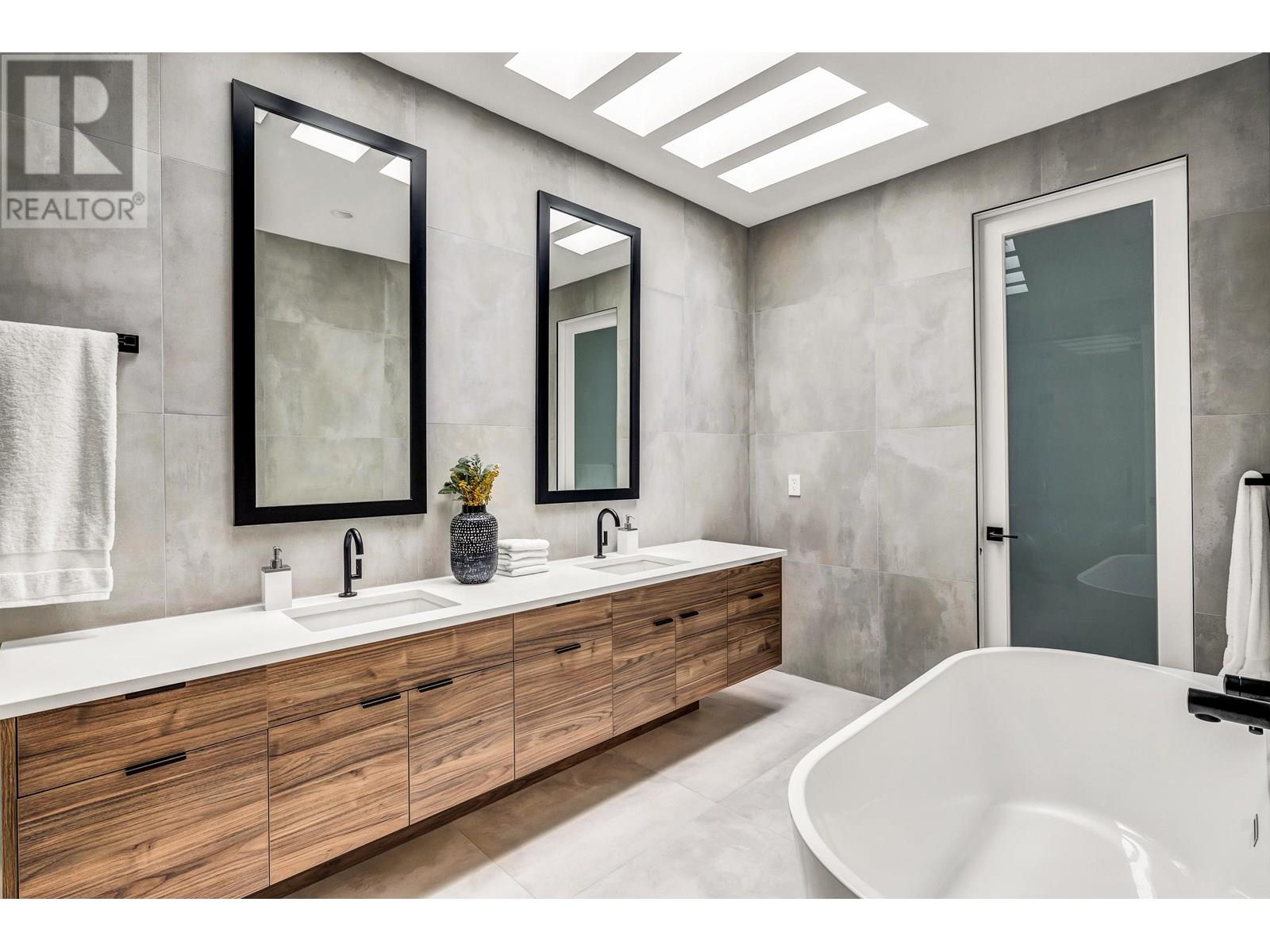 4500 CANTERBURY CRESCENT, North Vancouver