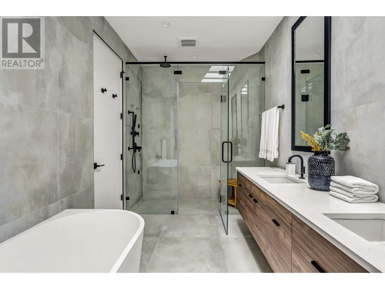 4500 CANTERBURY CRESCENT, North Vancouver