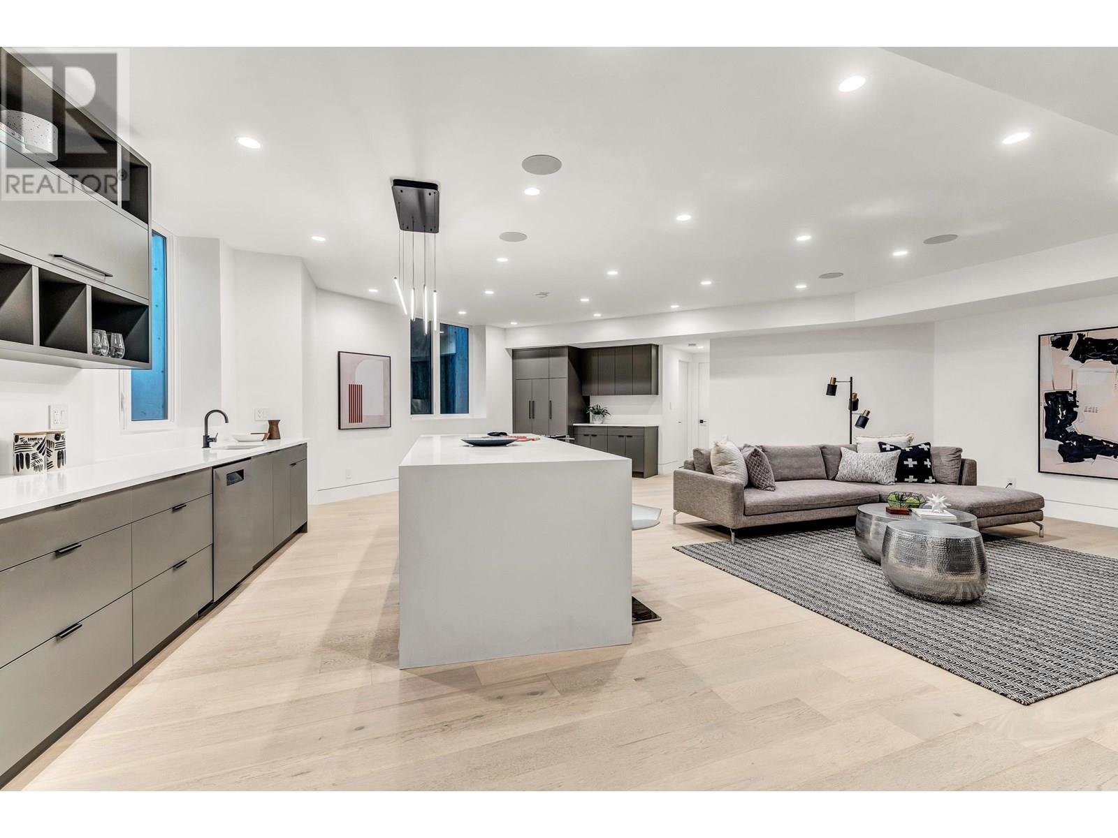 4500 CANTERBURY CRESCENT, North Vancouver