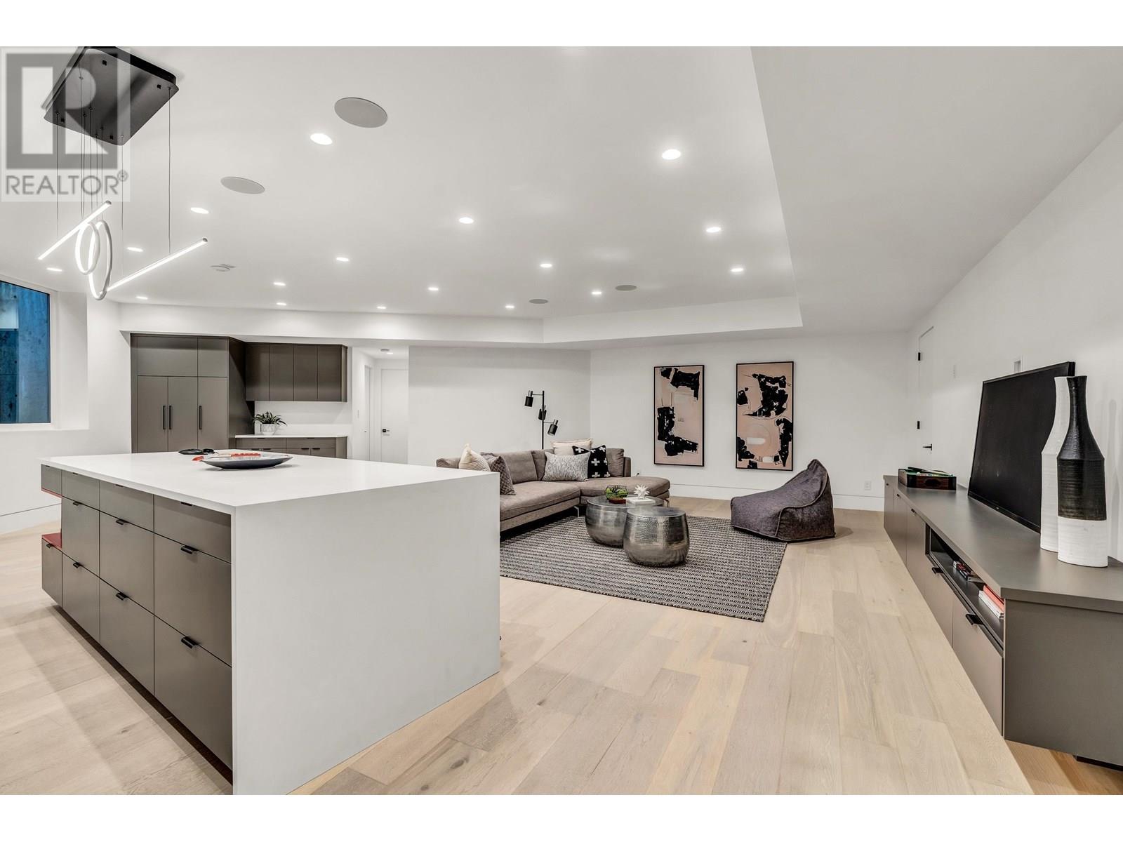 4500 CANTERBURY CRESCENT, North Vancouver